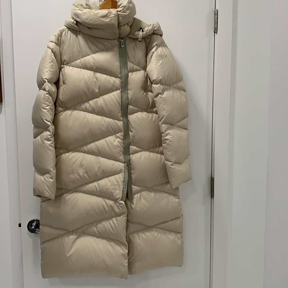 helly hanson Hooded Down Parka New Without Tag, Size M Cream Color